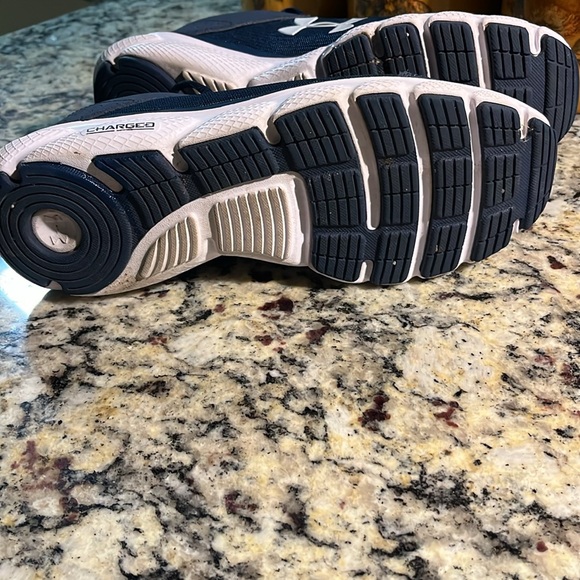 UNDER ARMOUR♦️CHARGED ASSERT RUNNING SHOE - Picture 12 of 14